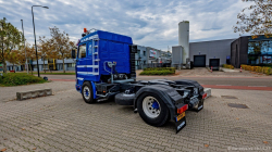 20251019-Tom-Holding-00378